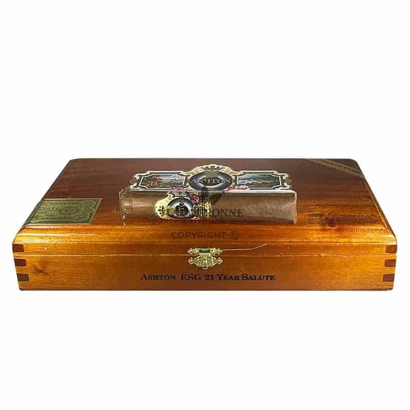 Ashton ESG 21 Year Salute Robusto (25)