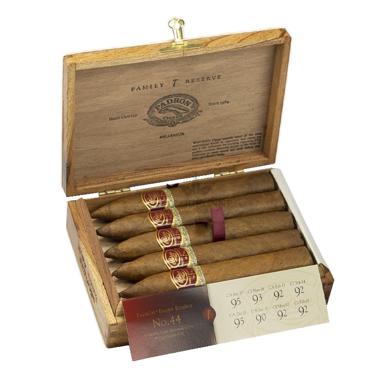Padron Family Reserve 44 Years Natural (10)